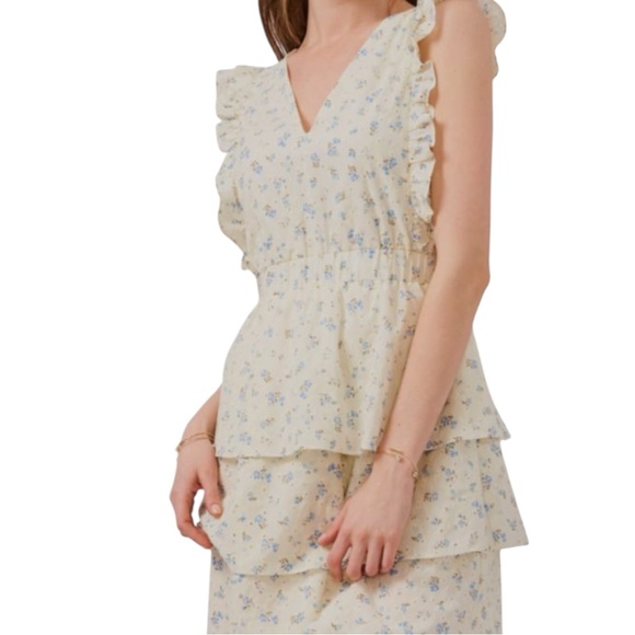 🌺1.STATE Elegant Cream Tiered Ruffle Dress Size Medium -- Small Flaw shown🌺 - Picture 3 of 7